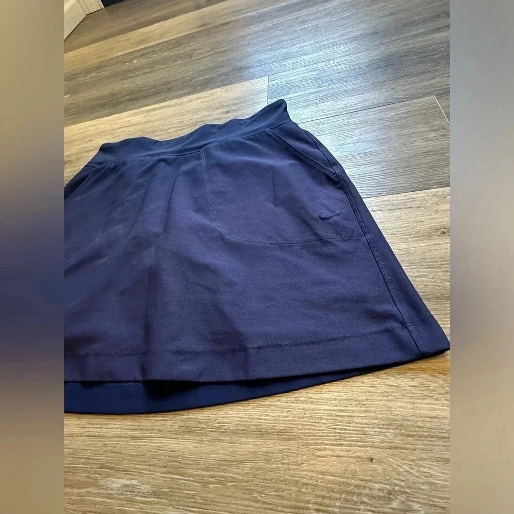 NIKE Women’s Navy Blue Golf Tennis Active Wear Skirt With Shorts Size Medium - Picture 2 of 9